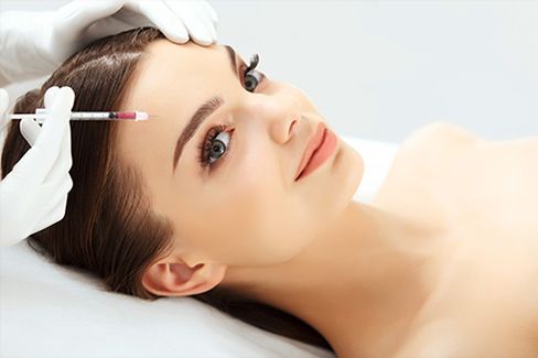 Многие косметологические процедуры направлены на восстановление упругости кожи, разглаживание морщин и выравнивание цвета лица.